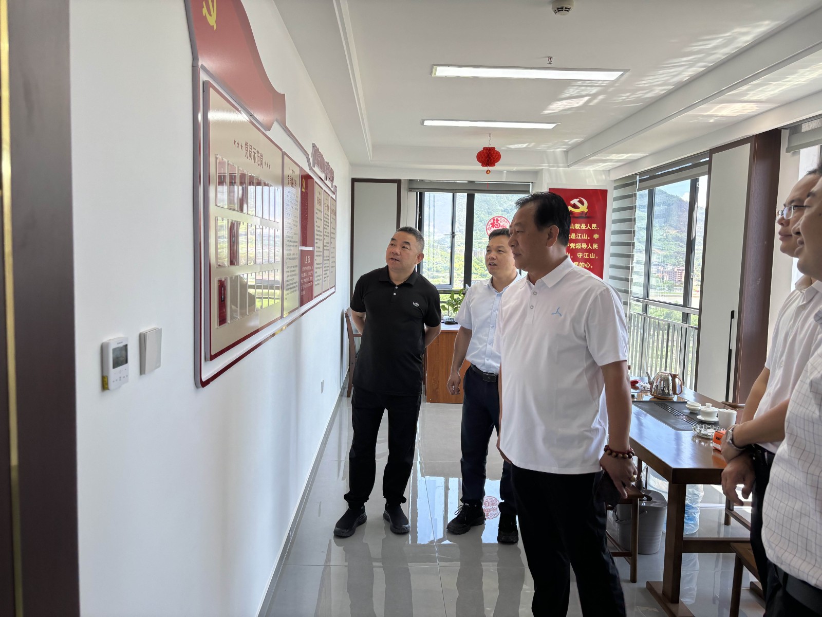 南平市住建局領導蒞臨易順建工集團有限公司,共話建筑行業(yè)新機遇與挑戰(zhàn)